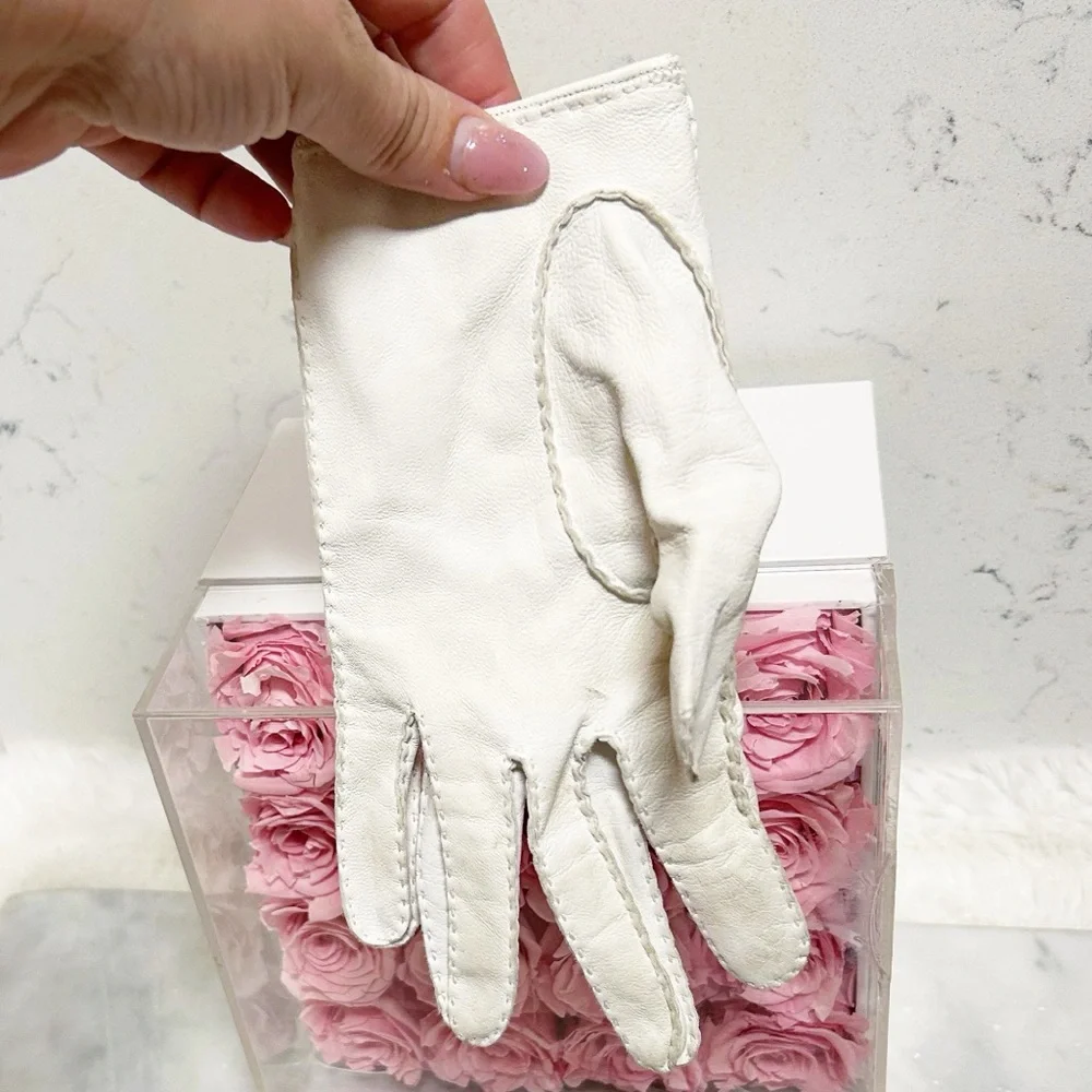 Authentic Bottega Veneta White Lambskin Leather Driving Gloves